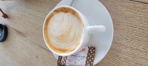 Café con leche de avena at El Curry Verde in Hondarribia