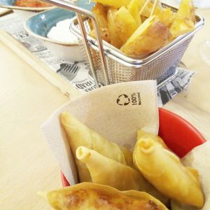 samosas at El Curry Verde in Hondarribia
