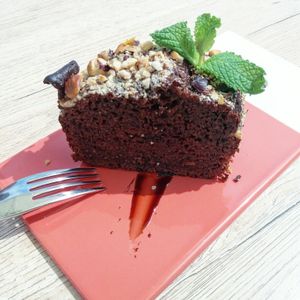 Vegan chocolate cake at El Curry Verde in Hondarribia