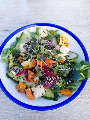 Wonderful salad with sesame oil at El Curry Verde in Hondarribia