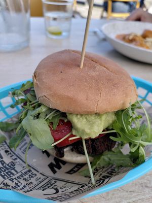 Beetroot burger with guacamole at El Curry Verde in Hondarribia