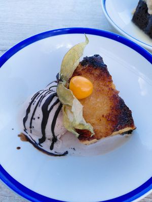 Corn cake with oat ice cream at El Curry Verde in Hondarribia