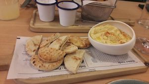 Houmous at El Curry Verde in Hondarribia