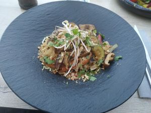 Wok de verduras y setas, buenisimo y genial la mezcla de sabores. at El Curry Verde in Hondarribia