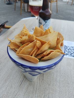 Guacamole with nachos at El Curry Verde in Hondarribia
