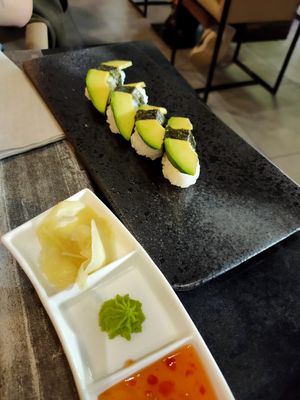 Onigiri con avocado at Osaka in Pietrasanta