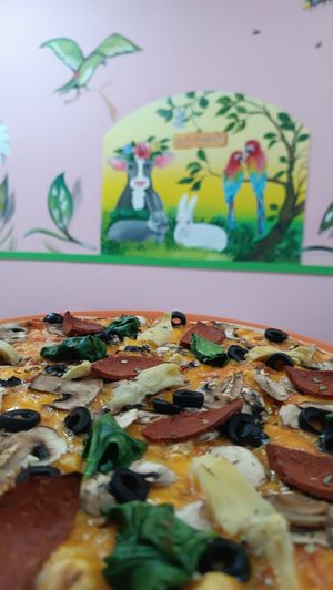 Pizza at Mundo Vegan in Barcelona