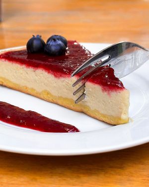 Vegan cheesecake at Mundo Vegan in Barcelona