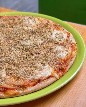 Pizza 4 Quesos Vegana at Mundo Vegan in Barcelona