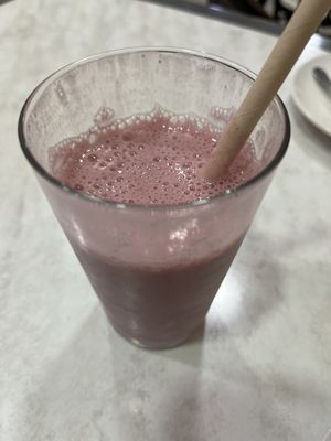 Smoothie de Fresa y plátano   at Mundo Vegan in Barcelona