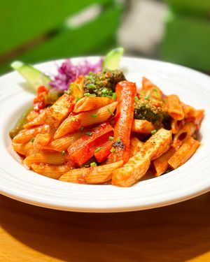 Pasta con verduras at Mundo Vegan in Barcelona