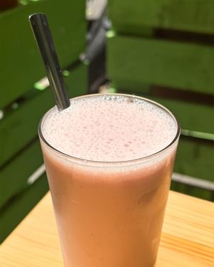 Batido de fresa at Mundo Vegan in Barcelona