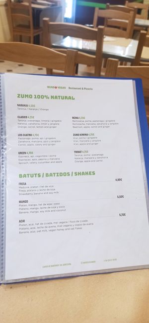 Zumos naturales at Mundo Vegan in Barcelona