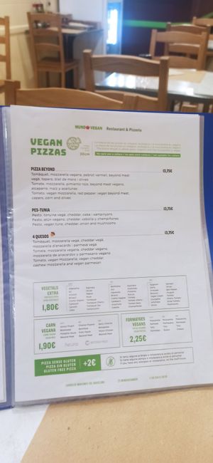 Pizzas Veganas at Mundo Vegan in Barcelona