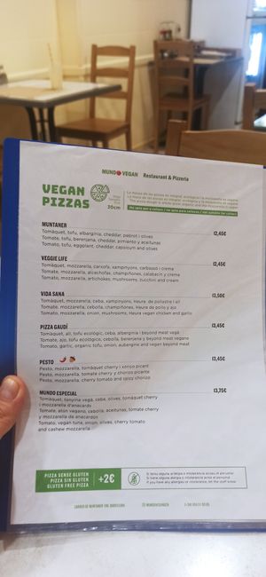 Pizzas Veganas at Mundo Vegan in Barcelona