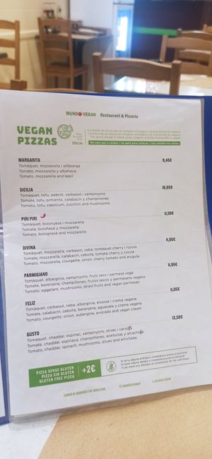 Pizzas Veganas at Mundo Vegan in Barcelona