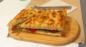 Focaccia Casera Pesto Green (Muy rica) at Mundo Vegan in Barcelona