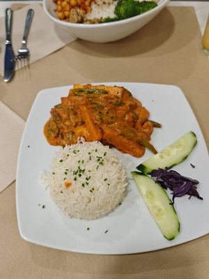 Rice with vegetables and tofu at Mundo Vegan in Barcelona