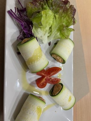 zucchini rolls  at Mundo Vegan in Barcelona
