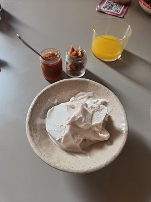 Oat drink bowl at Lulat in Valencia