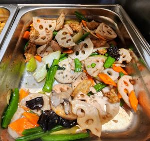 Food (Photo by Siu Wing Wing) at Bao Lian Vegetarian Food - 寶蓮素食 in New Territories