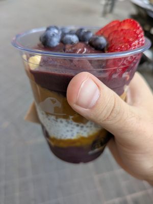 Custom bowl at Oakberry - Valencia in Barcelona