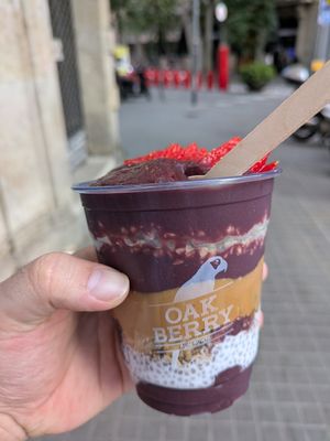 Another different custom bowl at Oakberry - Valencia in Barcelona