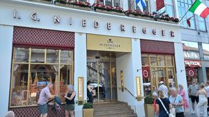 Entrance at Café Niederegger - Stammhaus in Luebeck