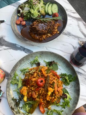 Paella und Zucchinitaler - beides sehr zu empfehlen. at Vegalena in Stuttgart