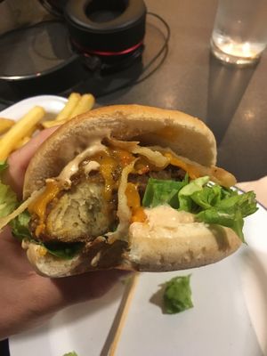 £8.25
Southwest of heaven, vegan chicken burger
(from web) SPICY FRIED CHKN, HOT PEPPER CHEEZ, CRISPY FRIED ONIONS, LETTUCE, SOUTHWEST SAUCE at V Rev Vegan Diner in Manchester