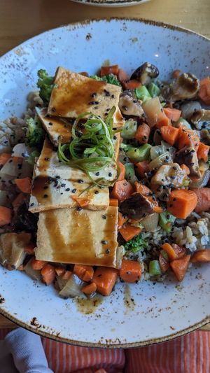 Tofu teriyaki bowl at Life Alive Organic Cafe in Salem