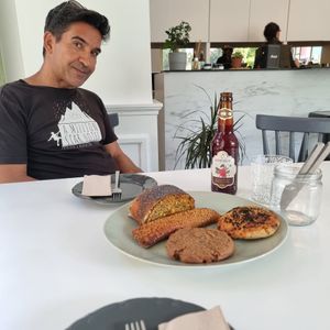 Salgadinhos!!! Kombucha e café com leite de amêndoa acabadinho de fazer at theno  in Denizli