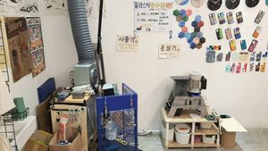 machines for grinding and melting plastic at One Zeom Zero Waste Store - 원점 in Seoul