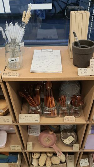 household goods: cutlery and brushes at One Zeom Zero Waste Store - 원점 in Seoul