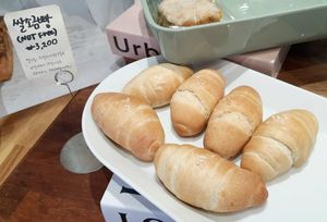 Rice salt bread at Ding Ding Bbang - 딩딩빵 in Seoul