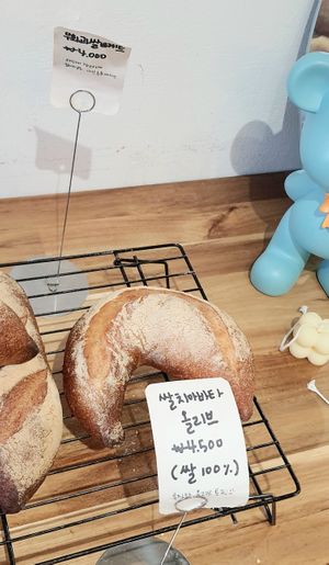 fig rice baguette at Ding Ding Bbang - 딩딩빵 in Seoul