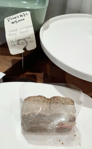 earl grey poundcake at Ding Ding Bbang - 딩딩빵 in Seoul