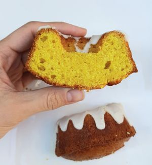 Lemom cake - inside & size at Ding Ding Bbang - 딩딩빵 in Seoul