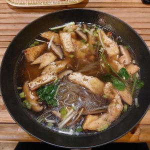 Glasnudelsuppe mit Tofu at Limika's House in Celle