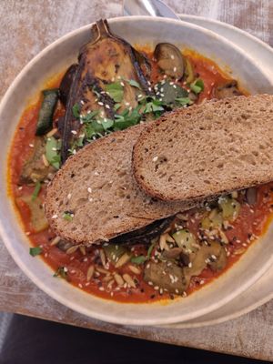 Vegan shakshuka at Buur Deli in Dusseldorf