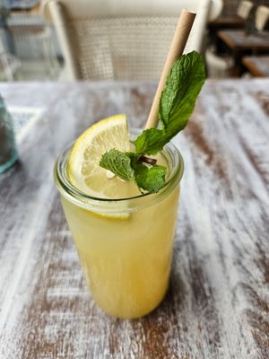 Ginger Lemon Squash (0.34l, 5.90€) at Buur Deli in Dusseldorf