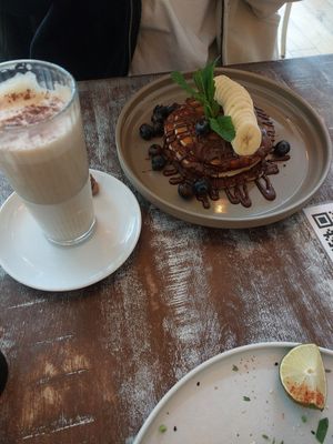 Vegan pancakes at Buur Deli in Dusseldorf