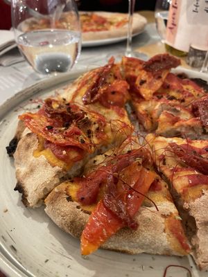 Pizza with tomatoes and dried tomatoes  at Il Melograno in Tavagnacco