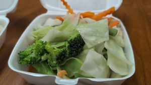 Side of steamed vegetables at Thai and I in Bunnell