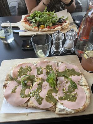 Vegane Pistacchio und Mortadella Pinsa und Pinsa Verdure   at Pinsano in Nuremberg