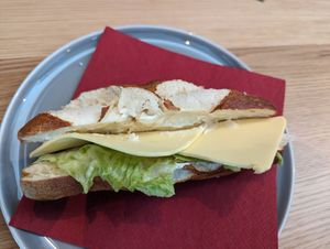 Belegte Laugenstange mit veganem Käse at DenkMahl Rösterei in Poessneck