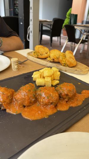 Albondigas veganas  at Agora  in Llanes