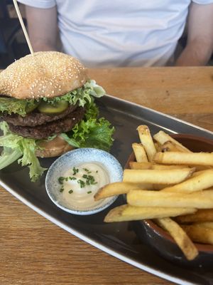 The Hamburger (vegan)  at Deins & Meins in Zell Am See