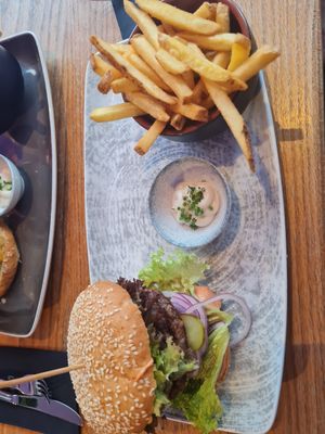Vegan Burger at Deins & Meins in Zell Am See