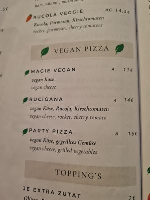 Many vegan pizza's at Deins & Meins in Zell Am See
